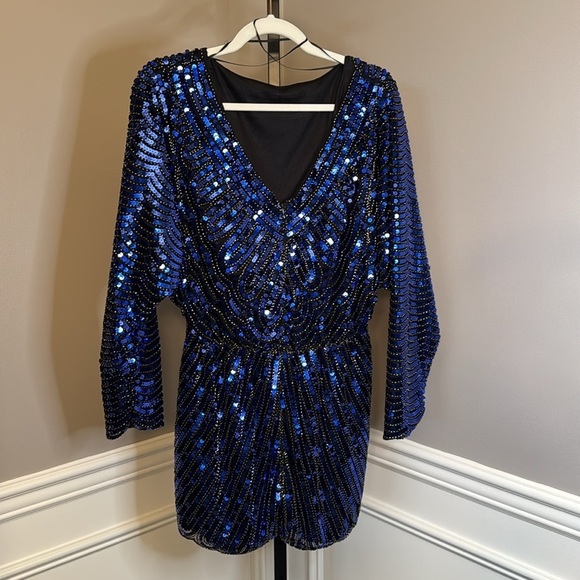 Vici SAPPHIRE SEQUIN LONG SLEEVE ROMPER size medium - Picture 7 of 12